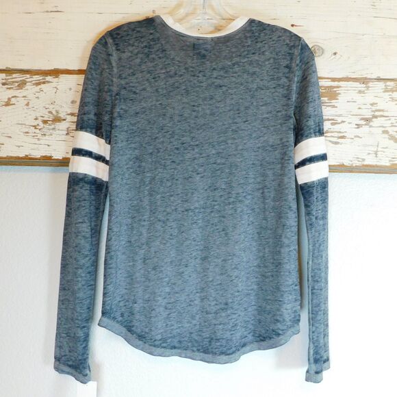 Modern Lux Women's Small Burnout L/S Knit Graphic Tee Blue-Gray Light Weight NWT - Picture 2 of 11